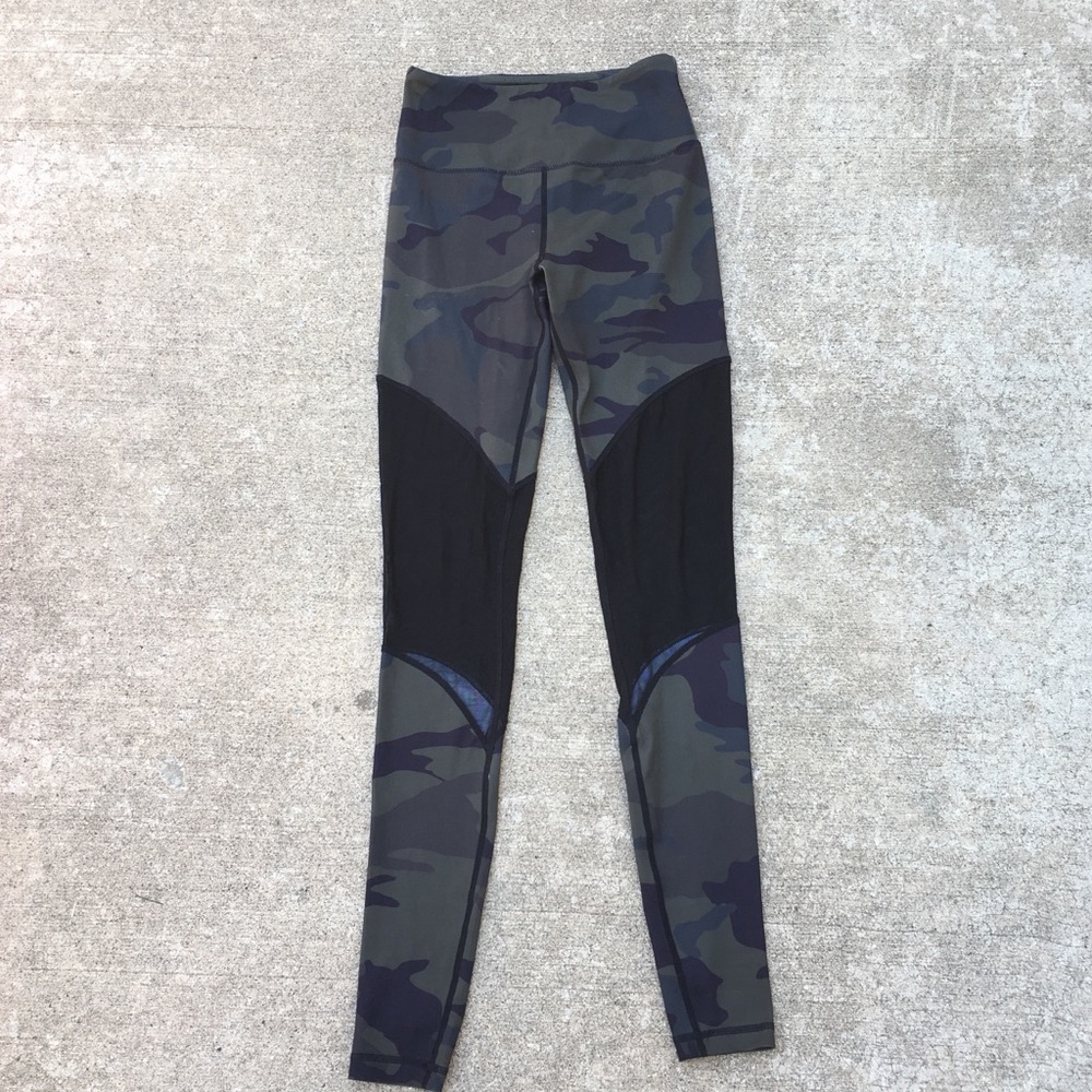Carbon38 camo leggings
